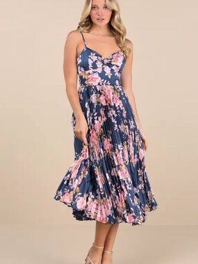 Lulu's NWT Navy Francette Floral Pleated Midi Dress